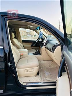 تۆیۆتا لاند کروزەر